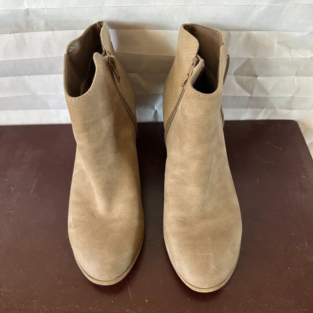 Me Too Tan Ankle Booties – Women’s Size 7
